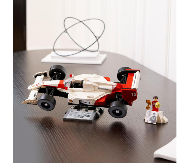 LEGO Icons 10330 McLaren MP4/4 i Ayrton Senna - 1220577 - zdjęcie 4